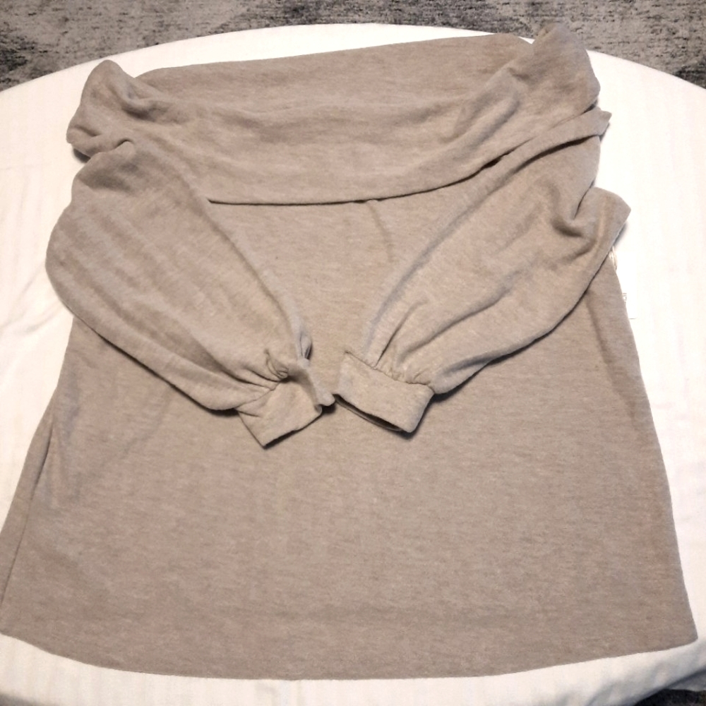 Off-Shoulder Sweater Size OX - Picture 3 of 13